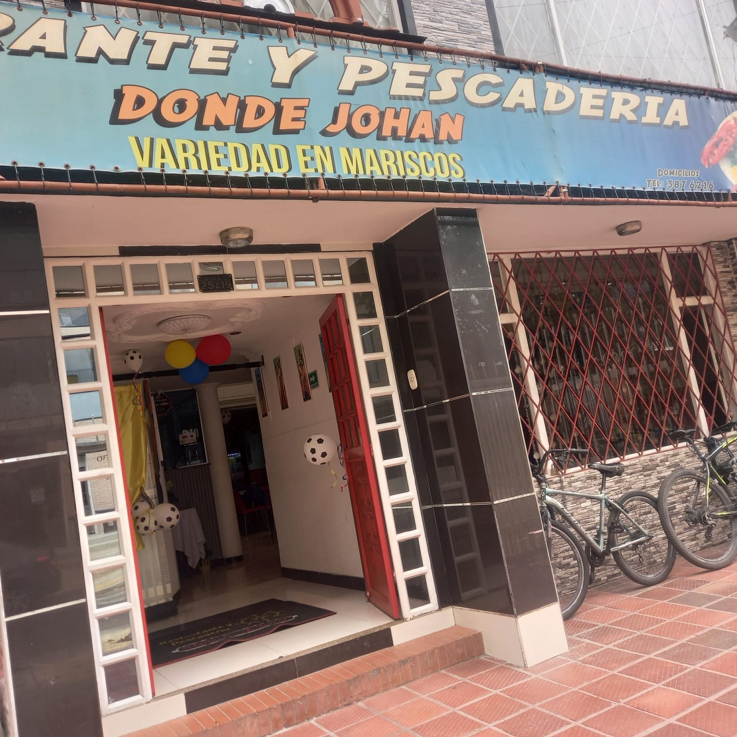 Entrada del Restaurante y Pescadería Donde Johan