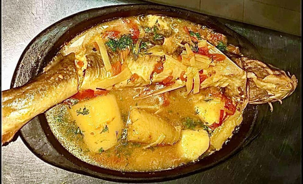 Viudo de capaz, plato sudado en salsa